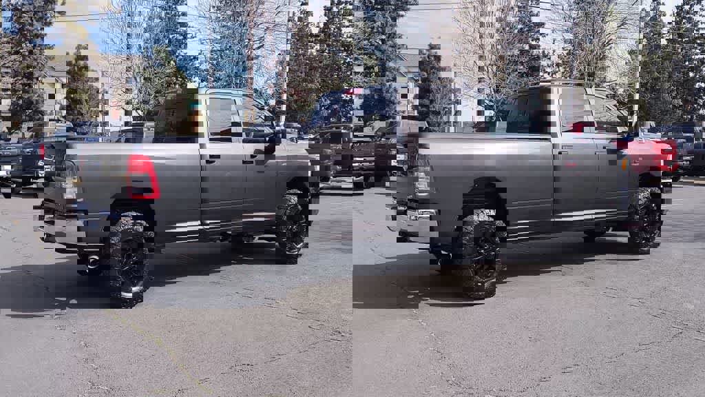 Used 2024 RAM 2500 Tradesman w/ Chrome Appearance Group image 9