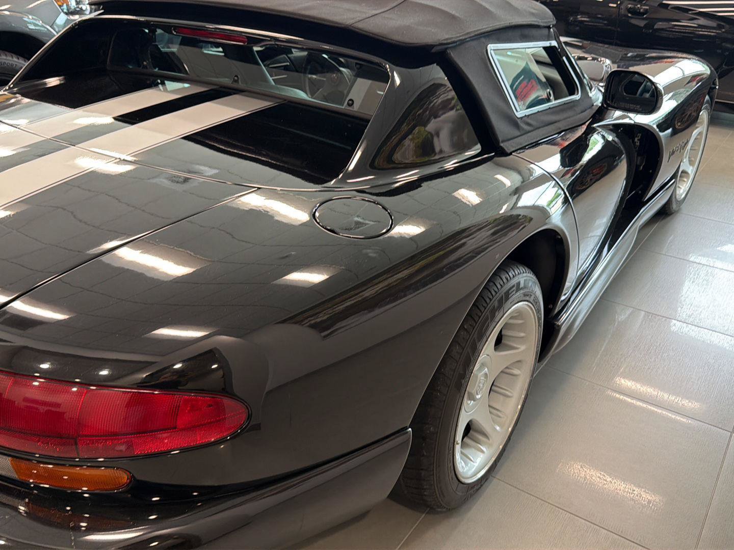 Used 1996 Dodge Viper RT/10 RWD image 3