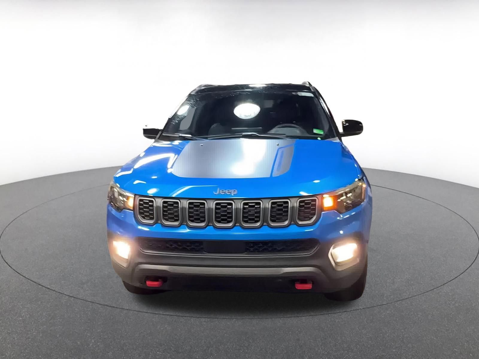 Used 2025 Jeep Compass Trailhawk image 4