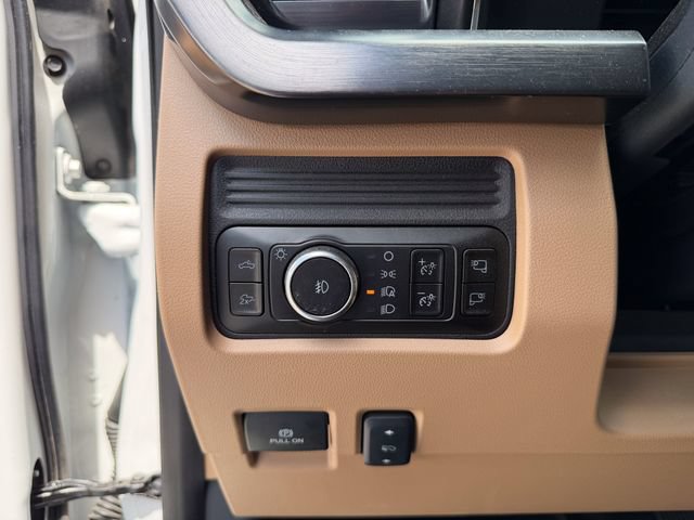 Used 2023 Ford F350 Platinum w/ FX4 Off-Road Package AWD/4WD image 9