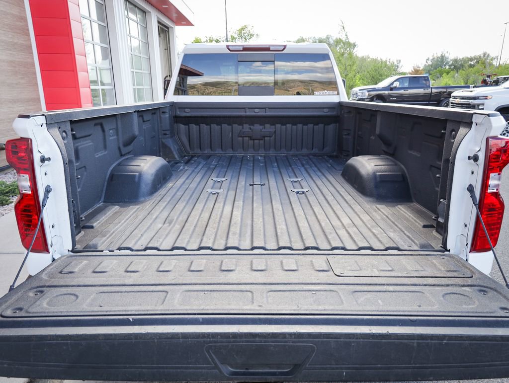 Used 2025 Chevrolet Silverado 3500 LT AWD/4WD image 5