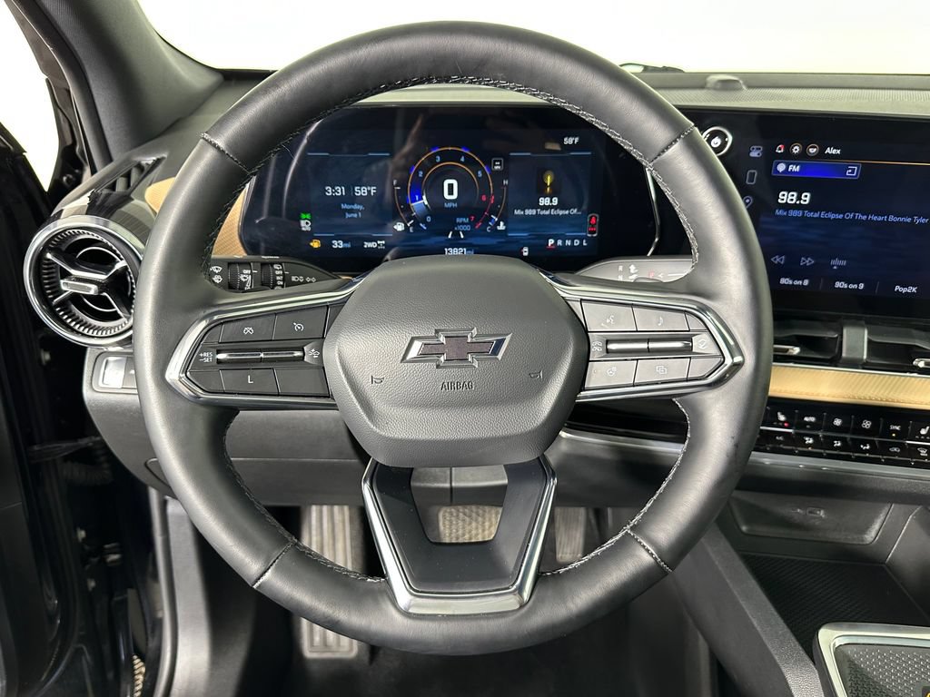 Used 2025 Chevrolet Equinox ACTIV w/ Safety and Technology Package AWD/4WD image 12