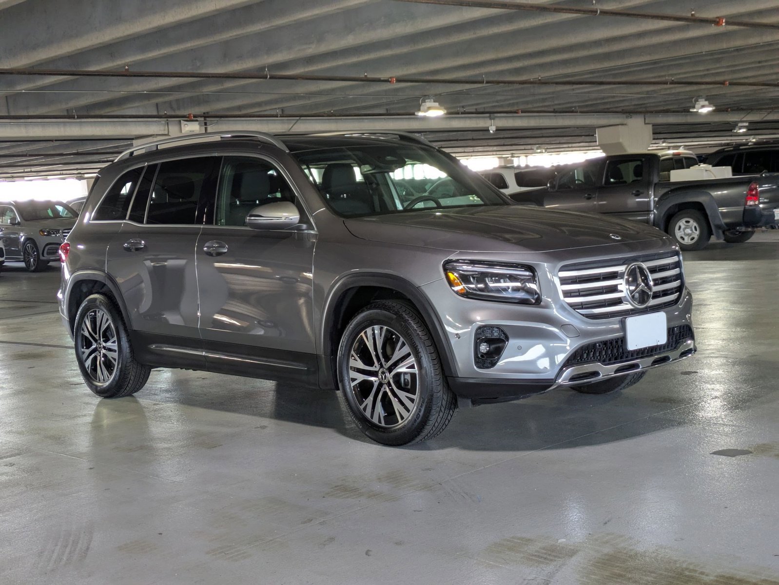 Used 2025 Mercedes-Benz GLB 250 4MATIC image 3