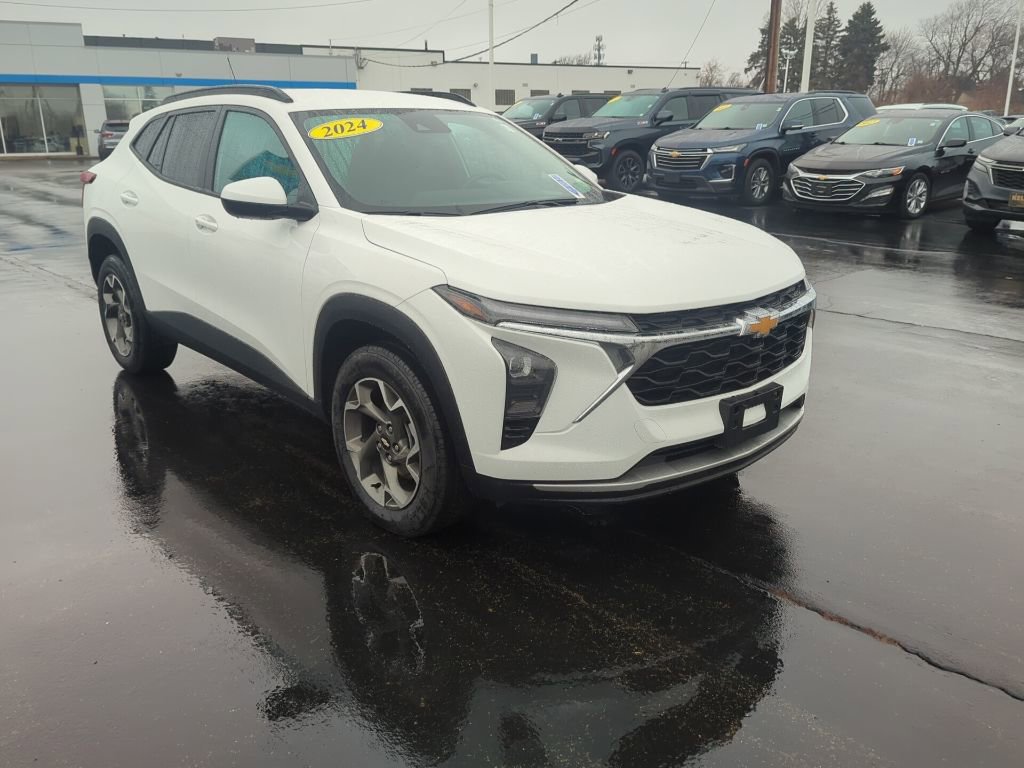 Certified 2024 Chevrolet Trax LT w/ Driver Confidence Package image 1