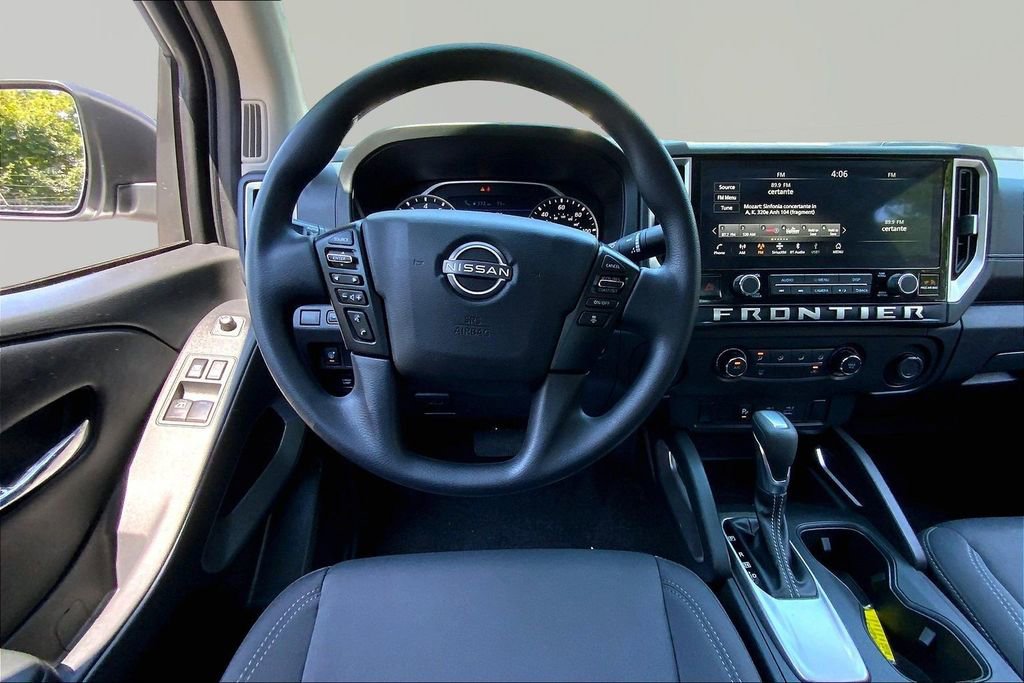Used 2025 Nissan Frontier SV RWD image 8