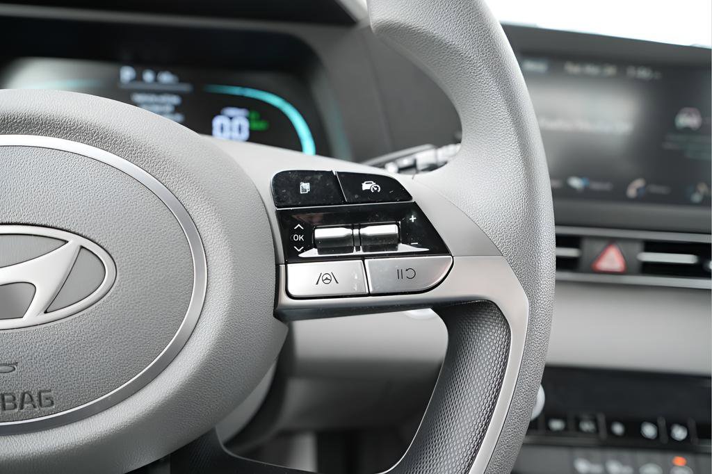 Certified 2025 Hyundai Elantra Blue FWD image 27