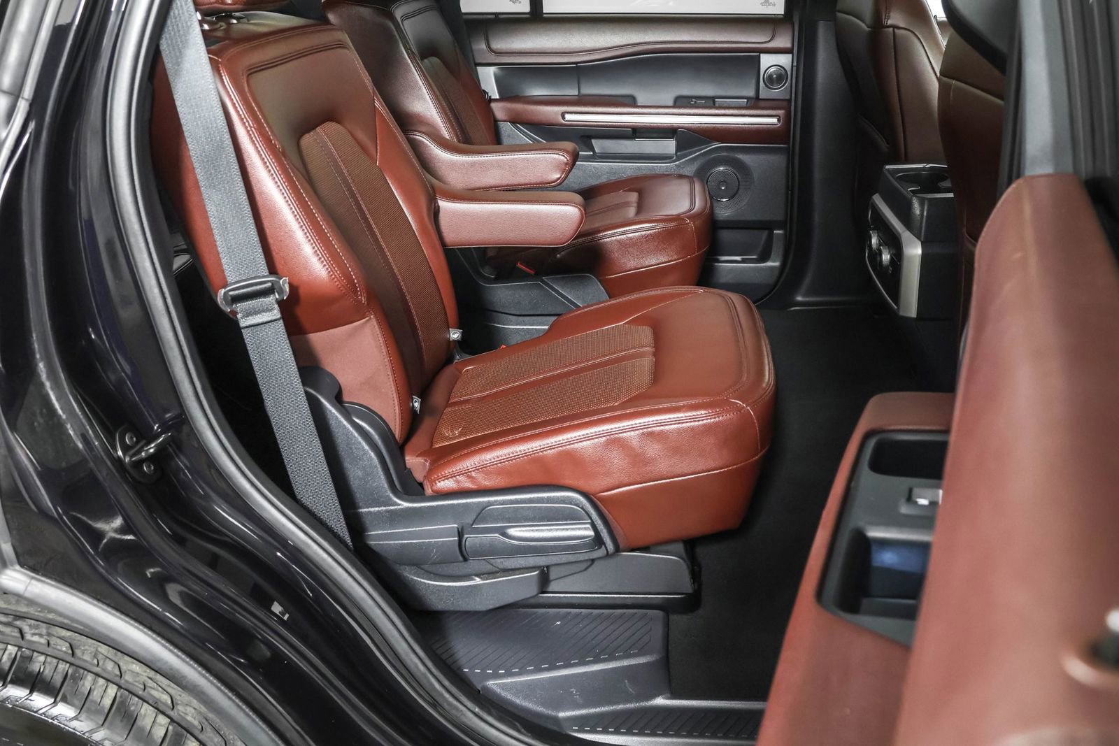 Used 2023 Ford Expedition Limited image 43