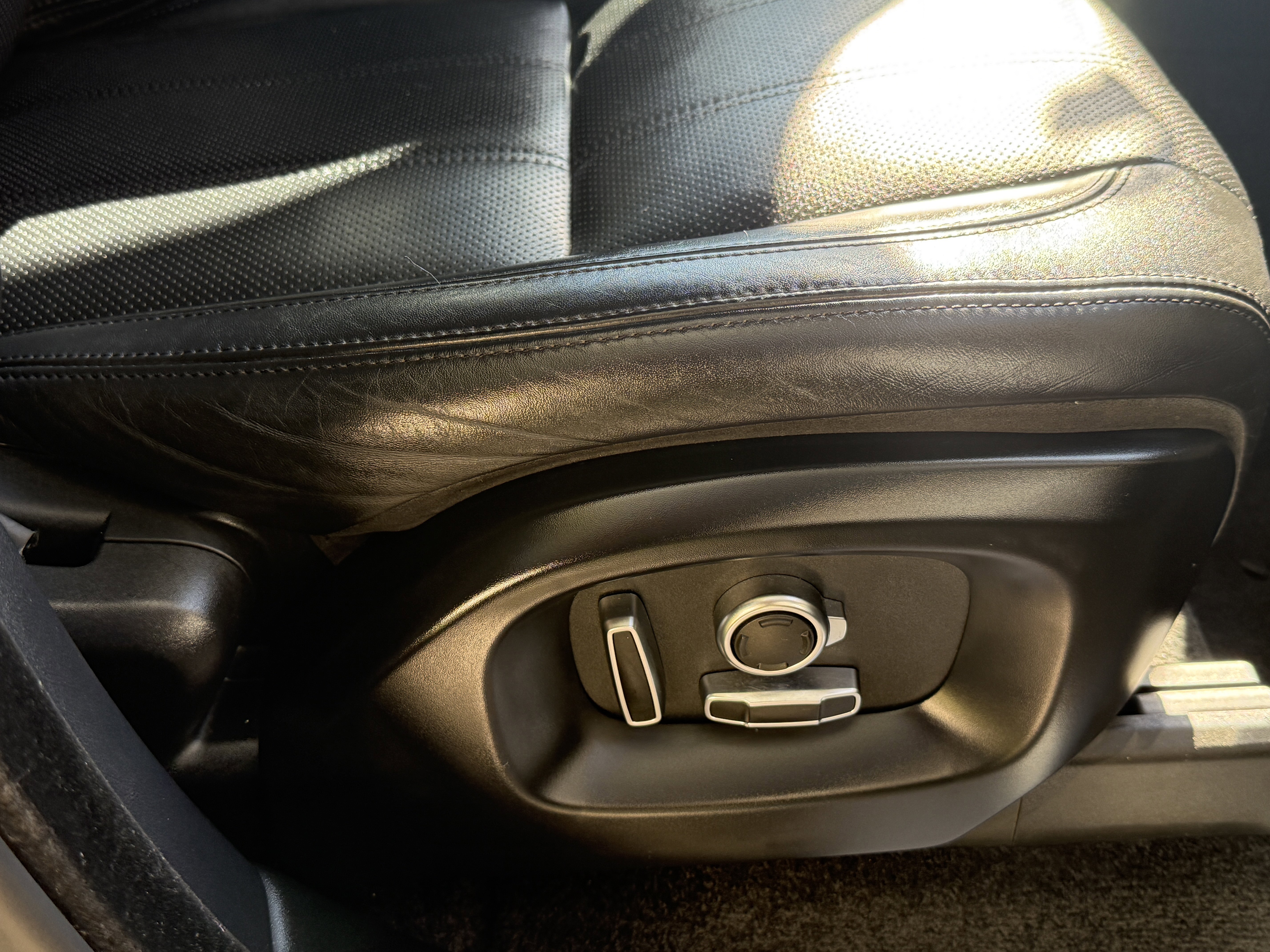 Used 2017 Land Rover Range Rover HSE image 36