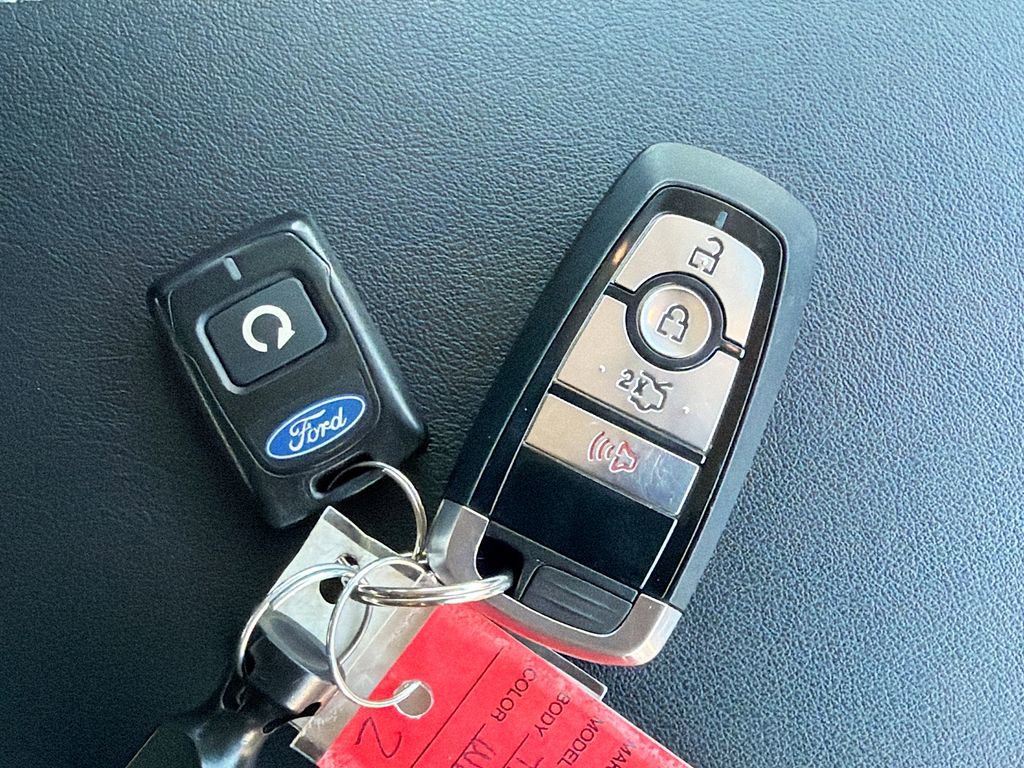 Used 2018 Ford Edge Titanium w/ Cold Weather Package FWD image 34