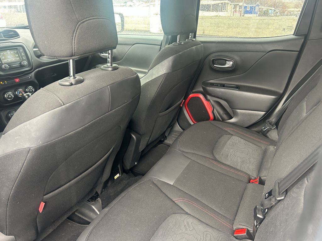 Used 2015 Jeep Renegade Trailhawk w/ Cold Weather Group image 28