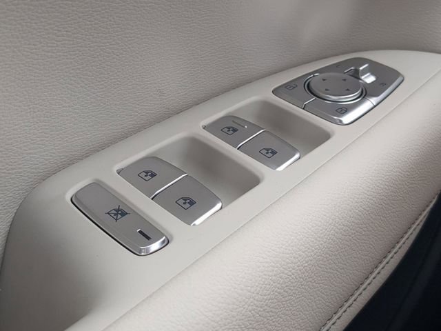 Certified 2025 Genesis G70 2.5T RWD image 17