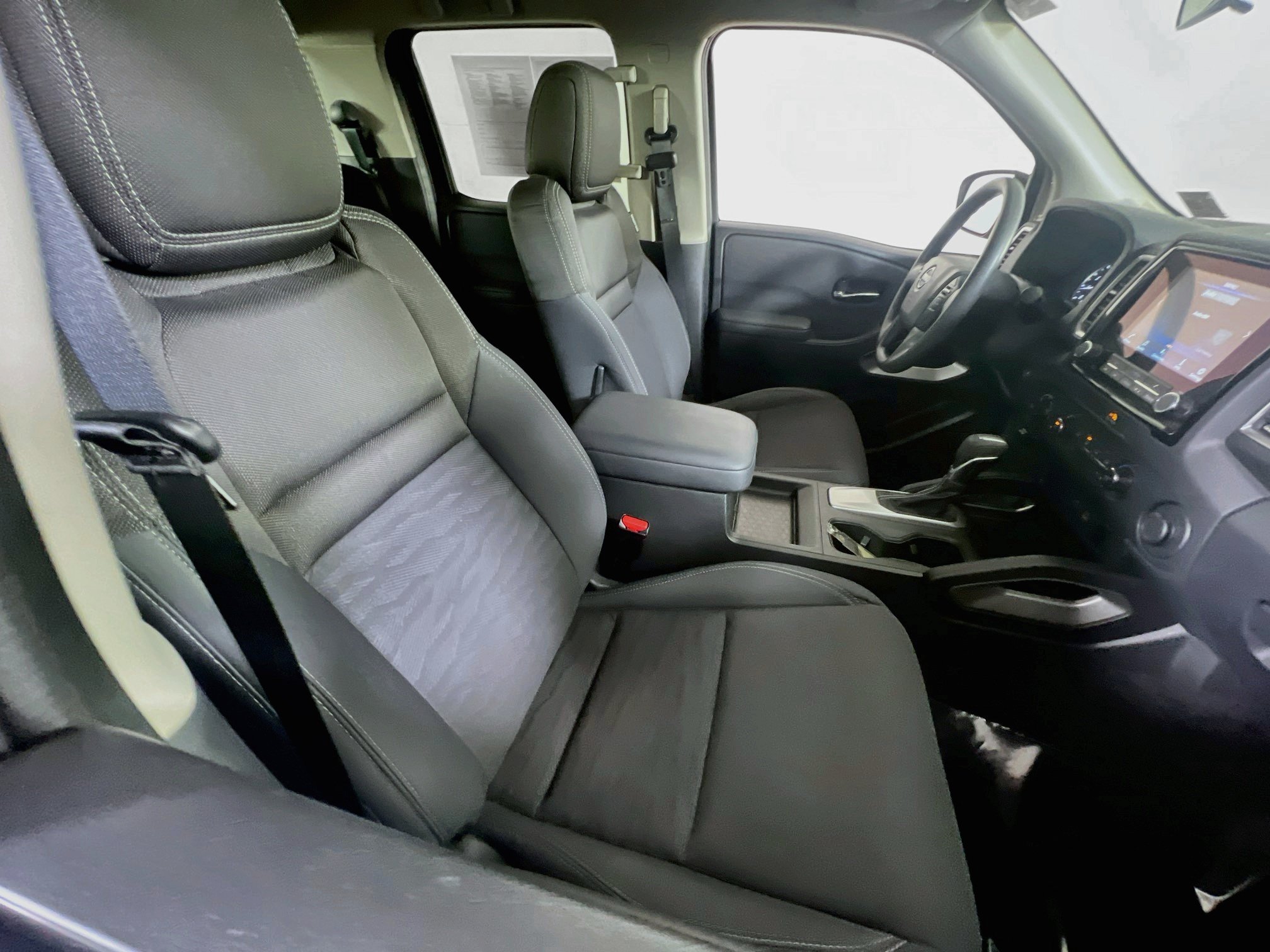 Used 2022 Nissan Frontier SV AWD/4WD image 25