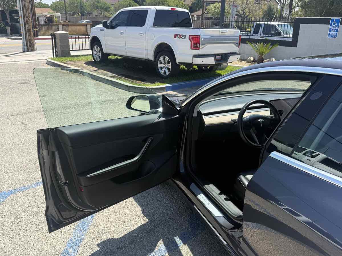 Used 2018 Tesla Model 3 Long Range image 9