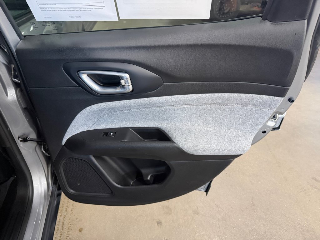 Used 2023 Jeep Compass Latitude AWD/4WD image 22