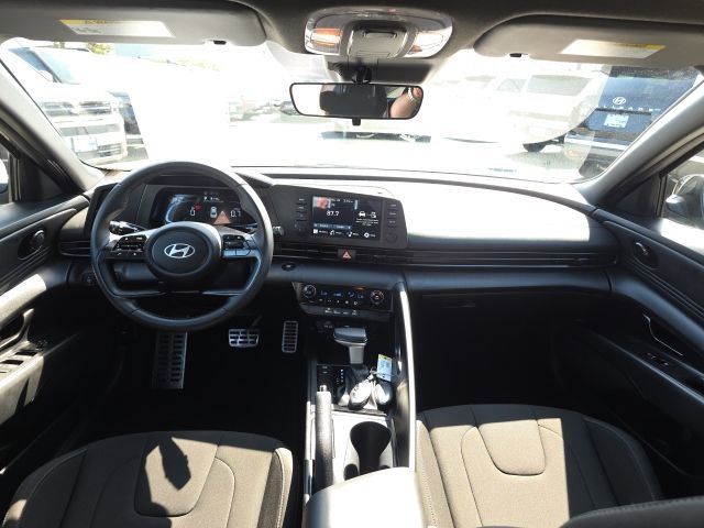 Used 2025 Hyundai Elantra Sport image 25