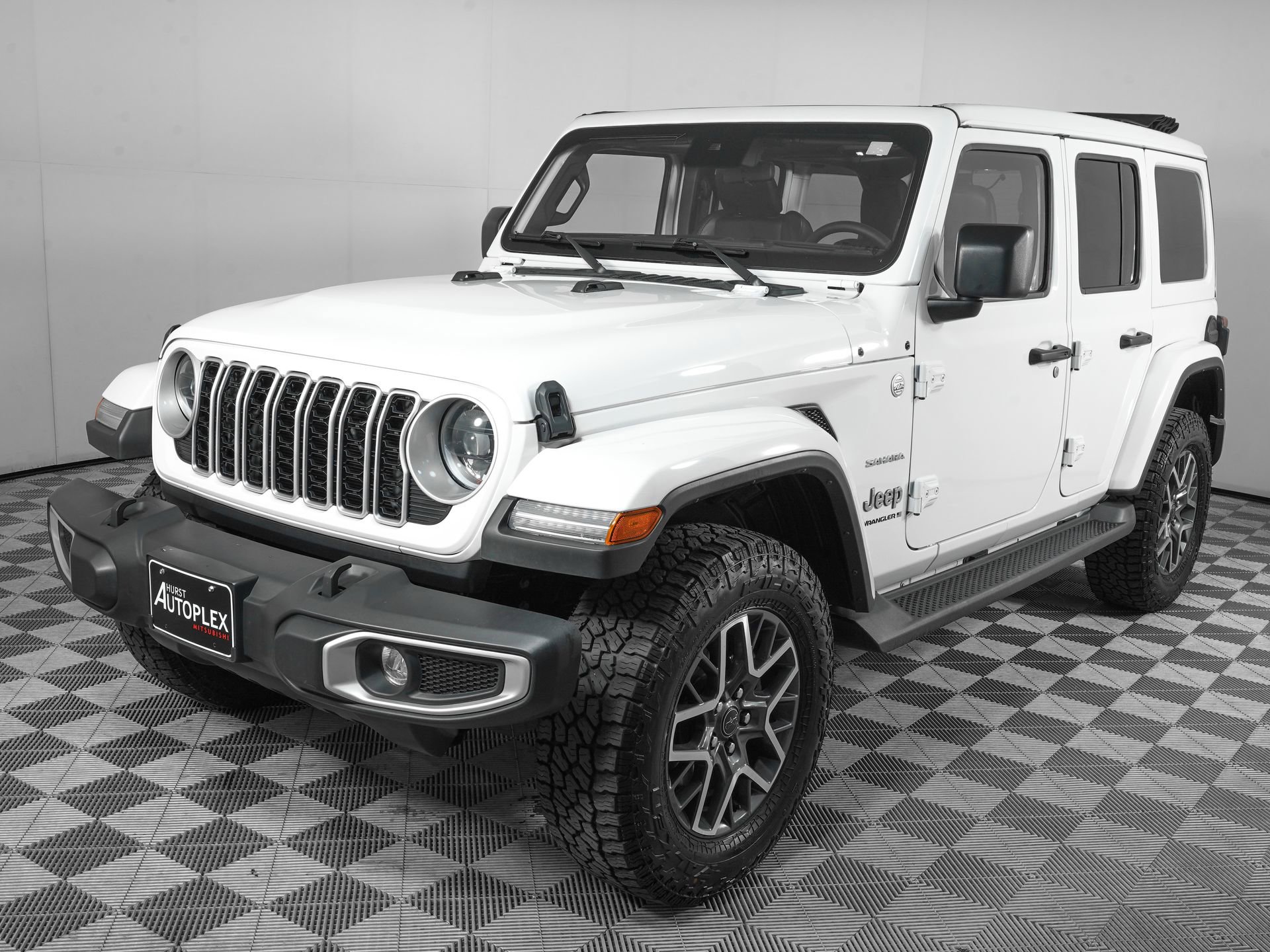 Used 2024 Jeep Wrangler Unlimited Sahara w/ Safety Group AWD/4WD image 7