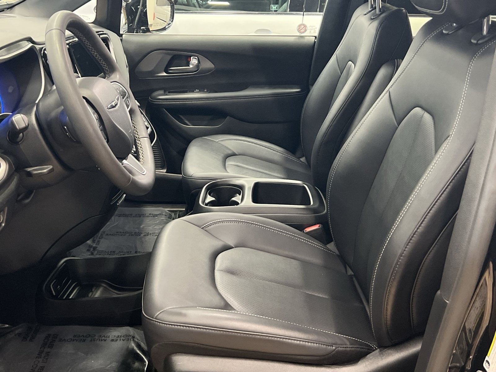 Used 2025 Chrysler Pacifica Select FWD image 11