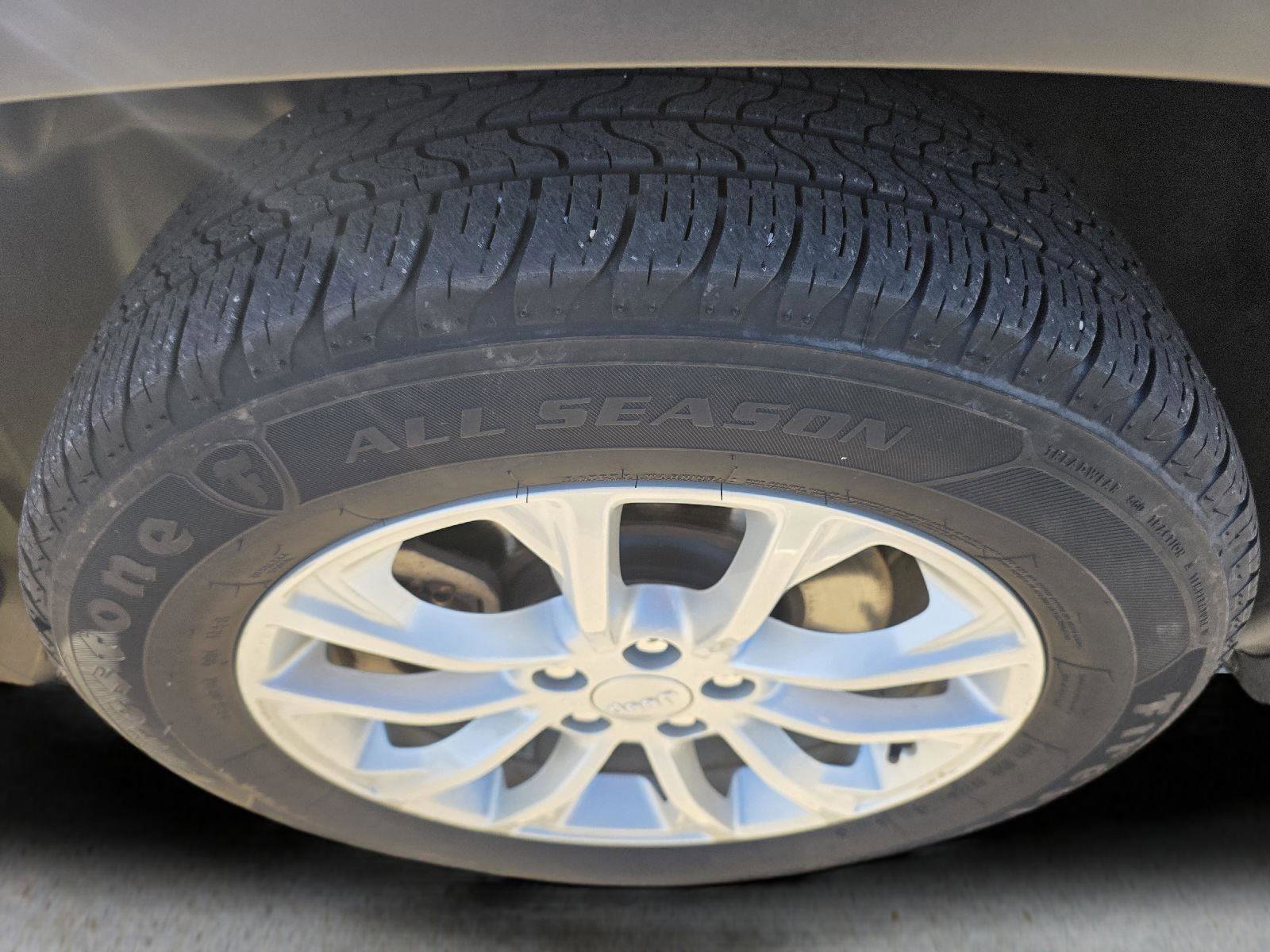 Used 2020 Jeep Cherokee Latitude w/ Cold Weather Group image 34