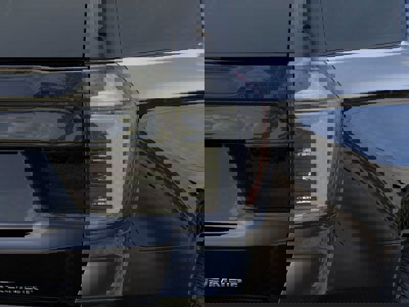 New 2025 Chevrolet Suburban Premier image 11