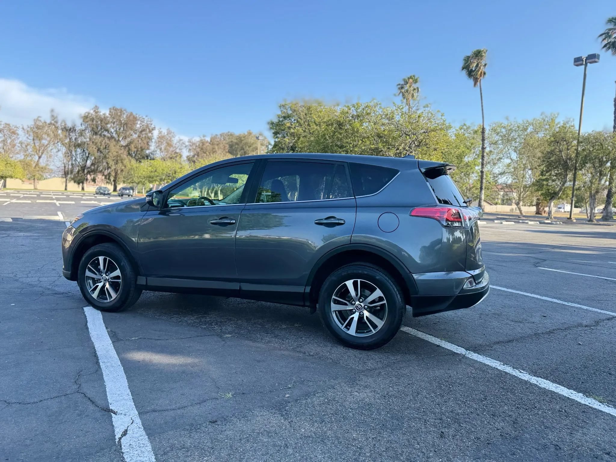 Used 2018 Toyota RAV4 XLE w/ Carpet Mat Package FWD image 14
