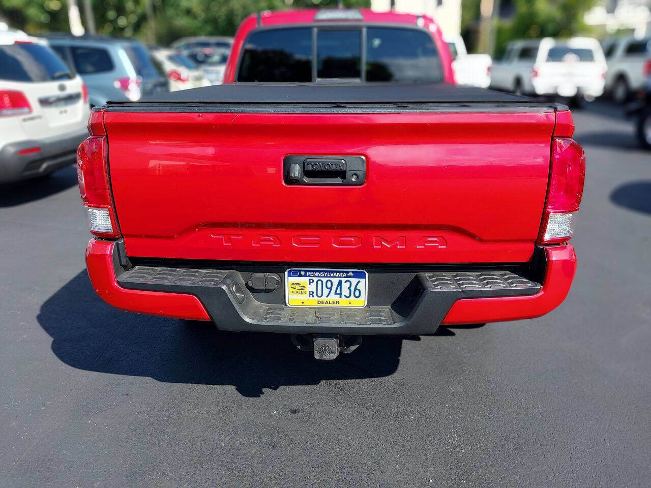Used 2017 Toyota Tacoma TRD Off-Road image 8