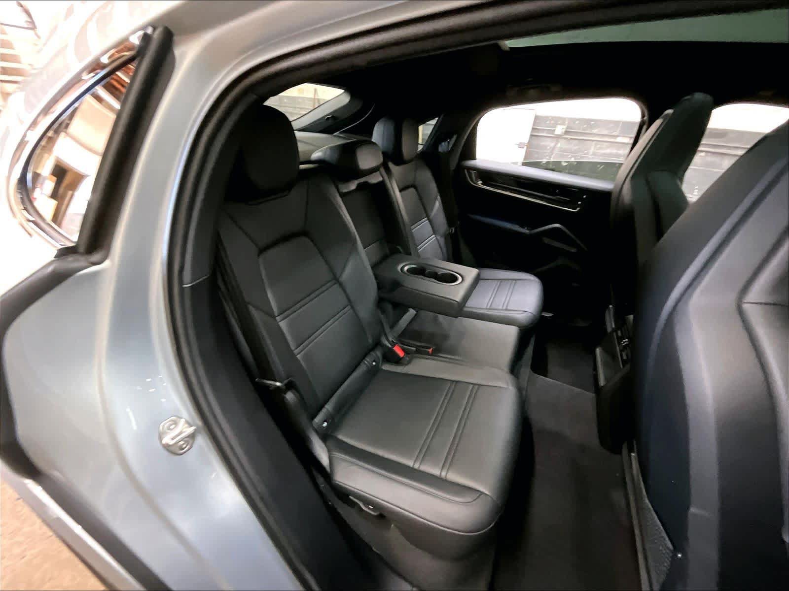 Used 2024 Porsche Cayenne S AWD/4WD image 30