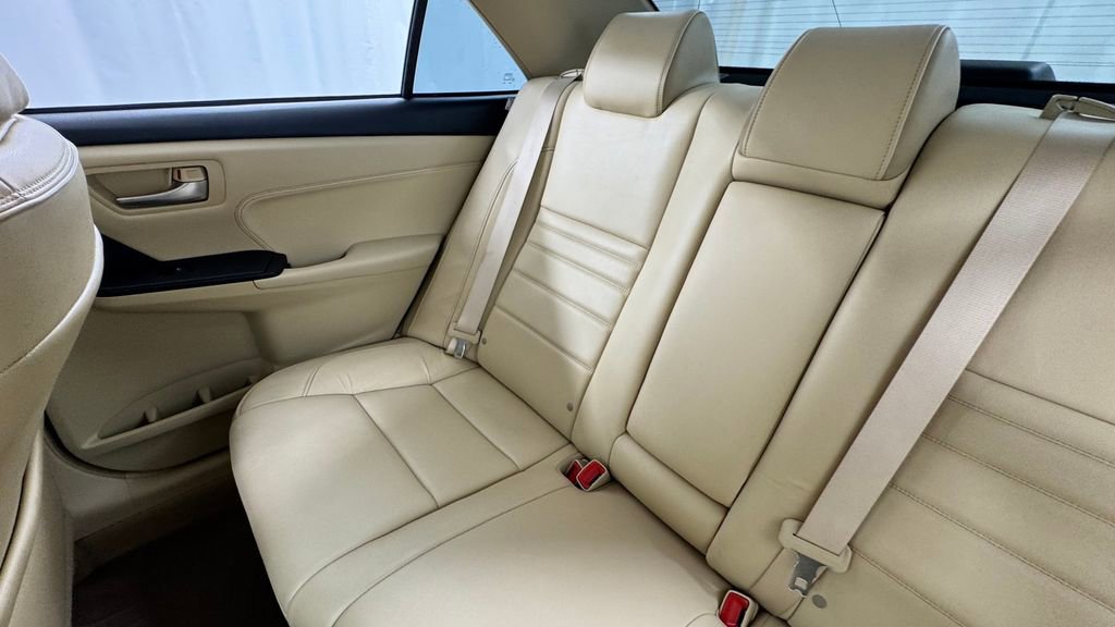 Used 2015 Toyota Camry XLE w/ Convenience Package FWD image 14