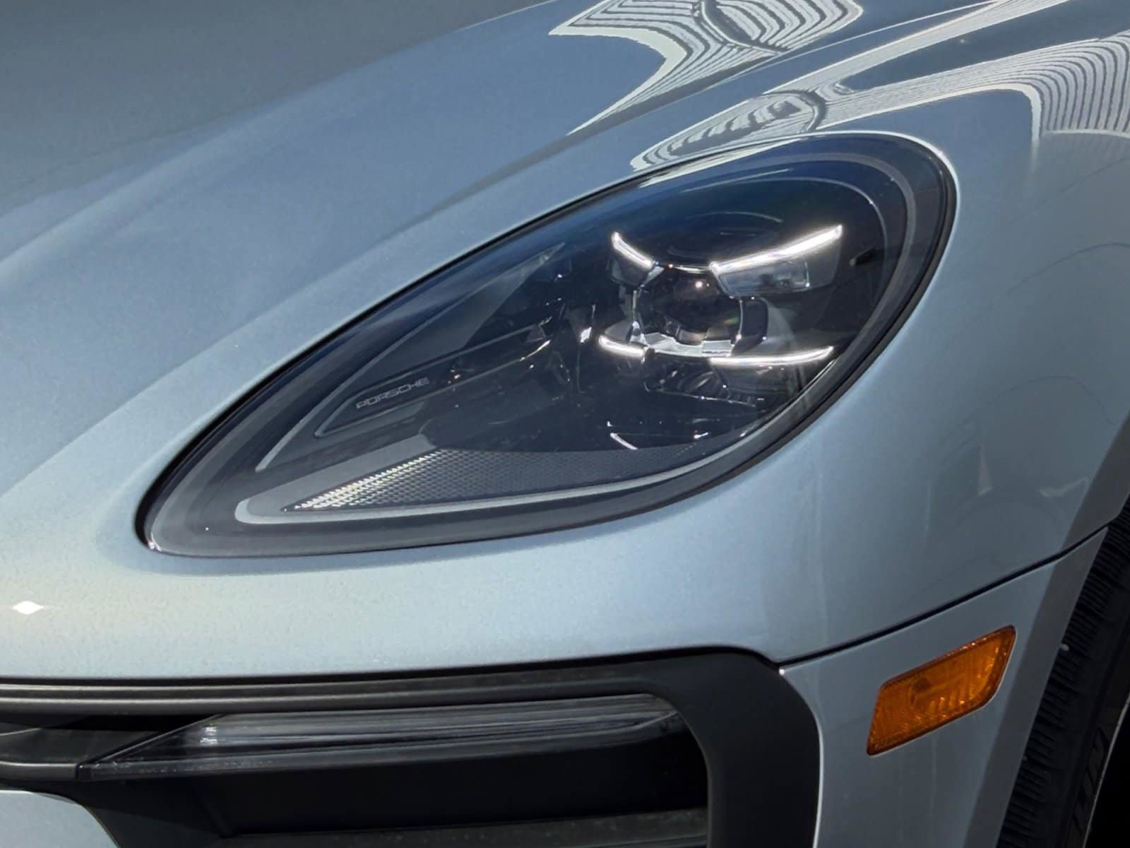 Used 2025 Porsche Macan AWD/4WD image 11