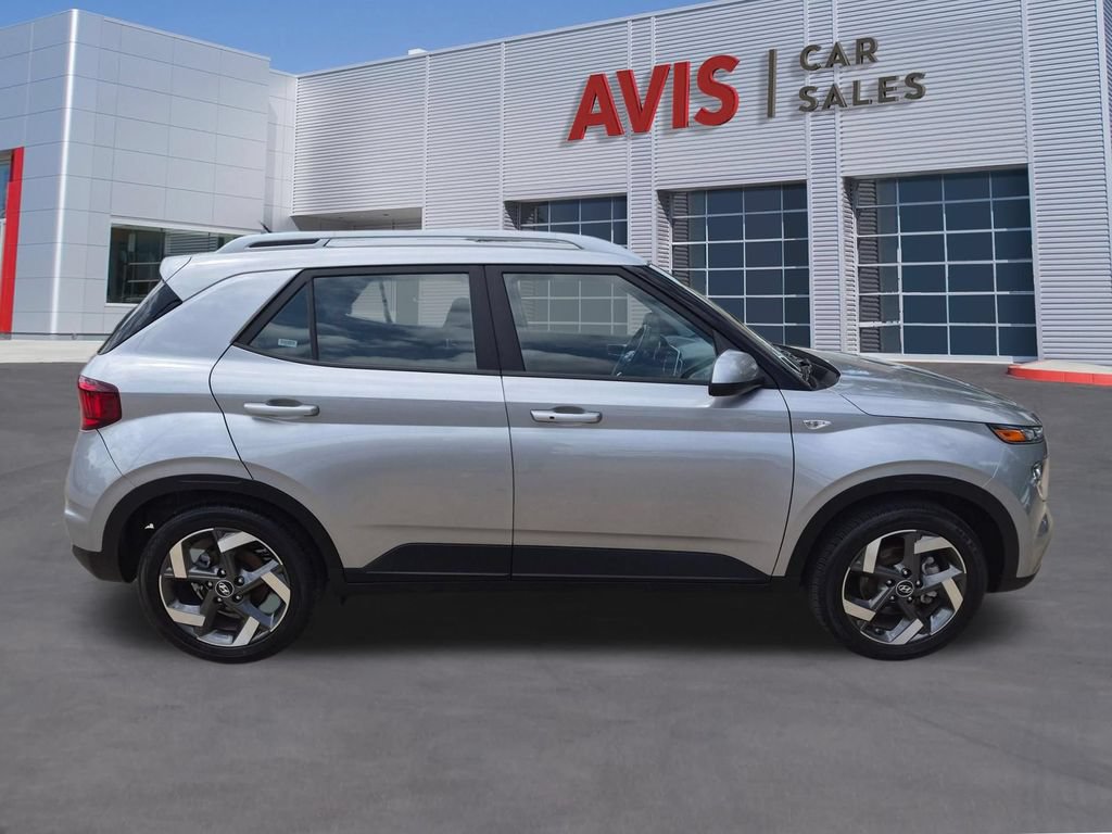 Used 2025 Hyundai Venue SEL FWD image 5