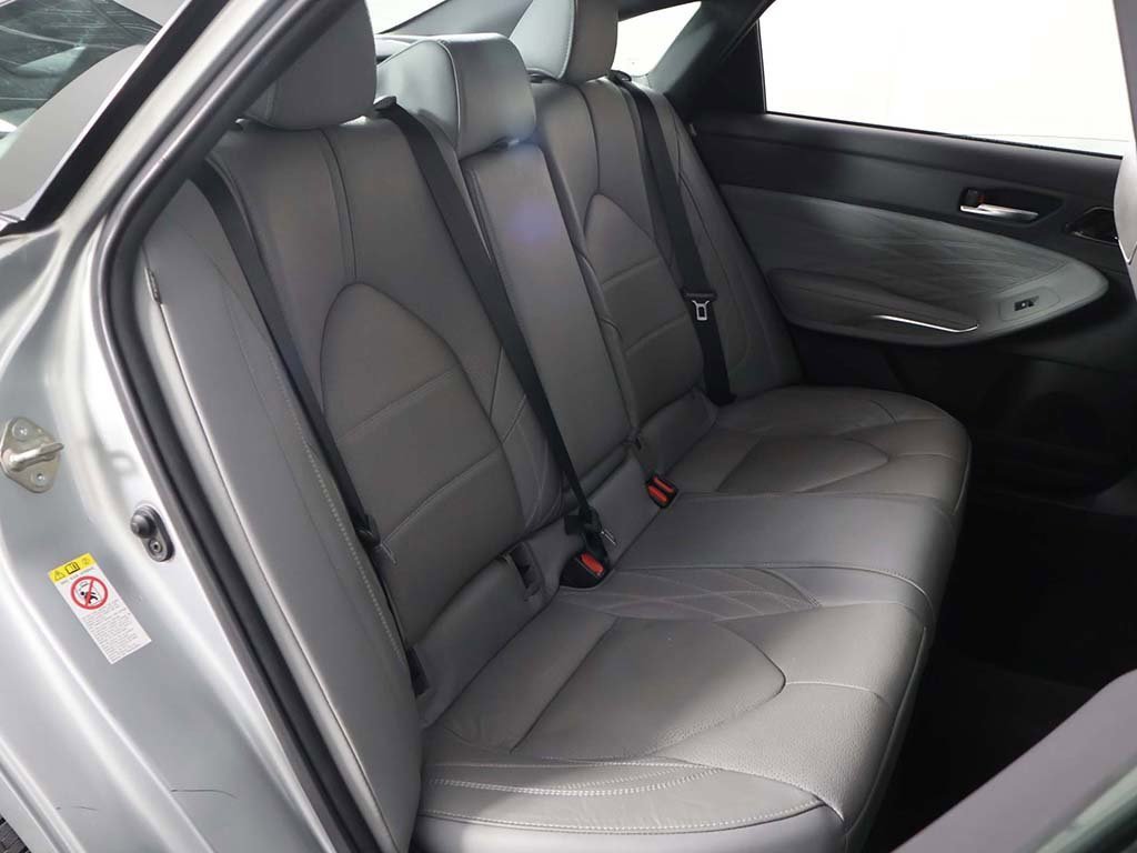 Used 2019 Toyota Avalon Limited image 36