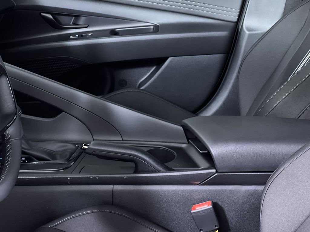 Used 2025 Hyundai Elantra Sport image 23