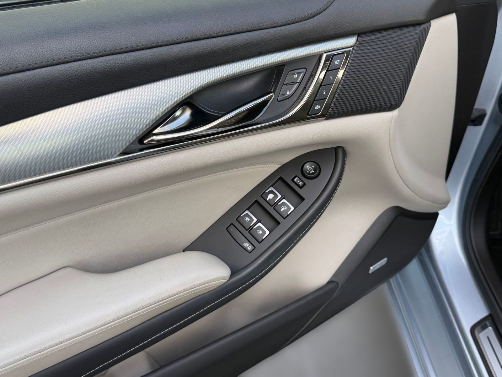 Used 2018 Cadillac CTS Luxury RWD image 24
