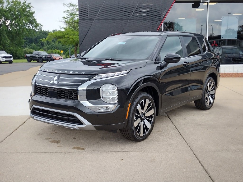 New 2025 Mitsubishi Outlander SE image 1