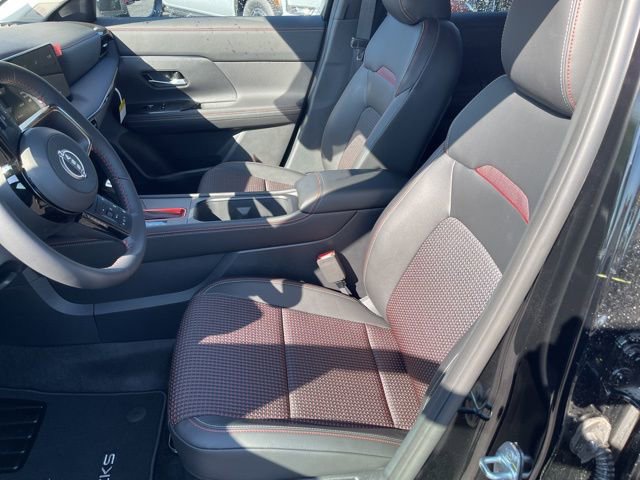New 2025 Nissan Kicks SR image 15
