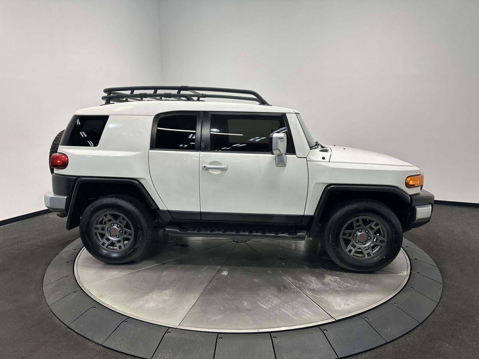 Used 2013 Toyota FJ Cruiser 4WD image 8