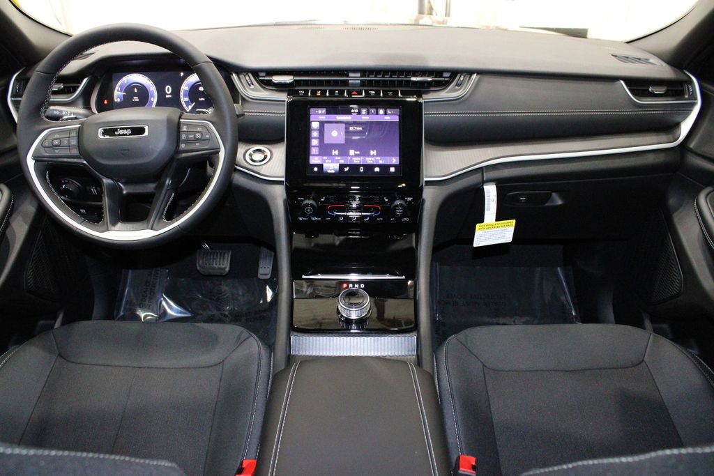 New 2025 Jeep Grand Cherokee Laredo w/ Luxury Tech Group I image 28