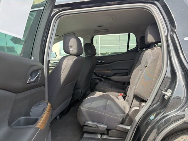 Used 2023 GMC Acadia SLE w/ Driver Convenience Package FWD image 9
