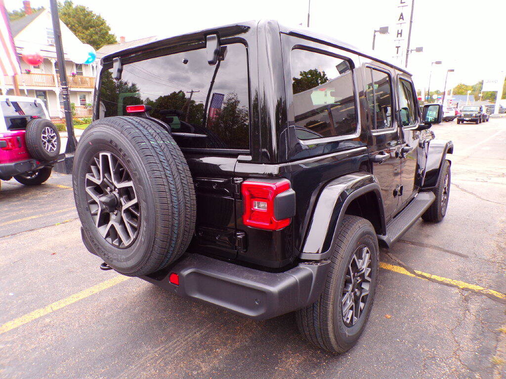 New 2027 Jeep Wrangler Unlimited Sahara AWD/4WD image 8