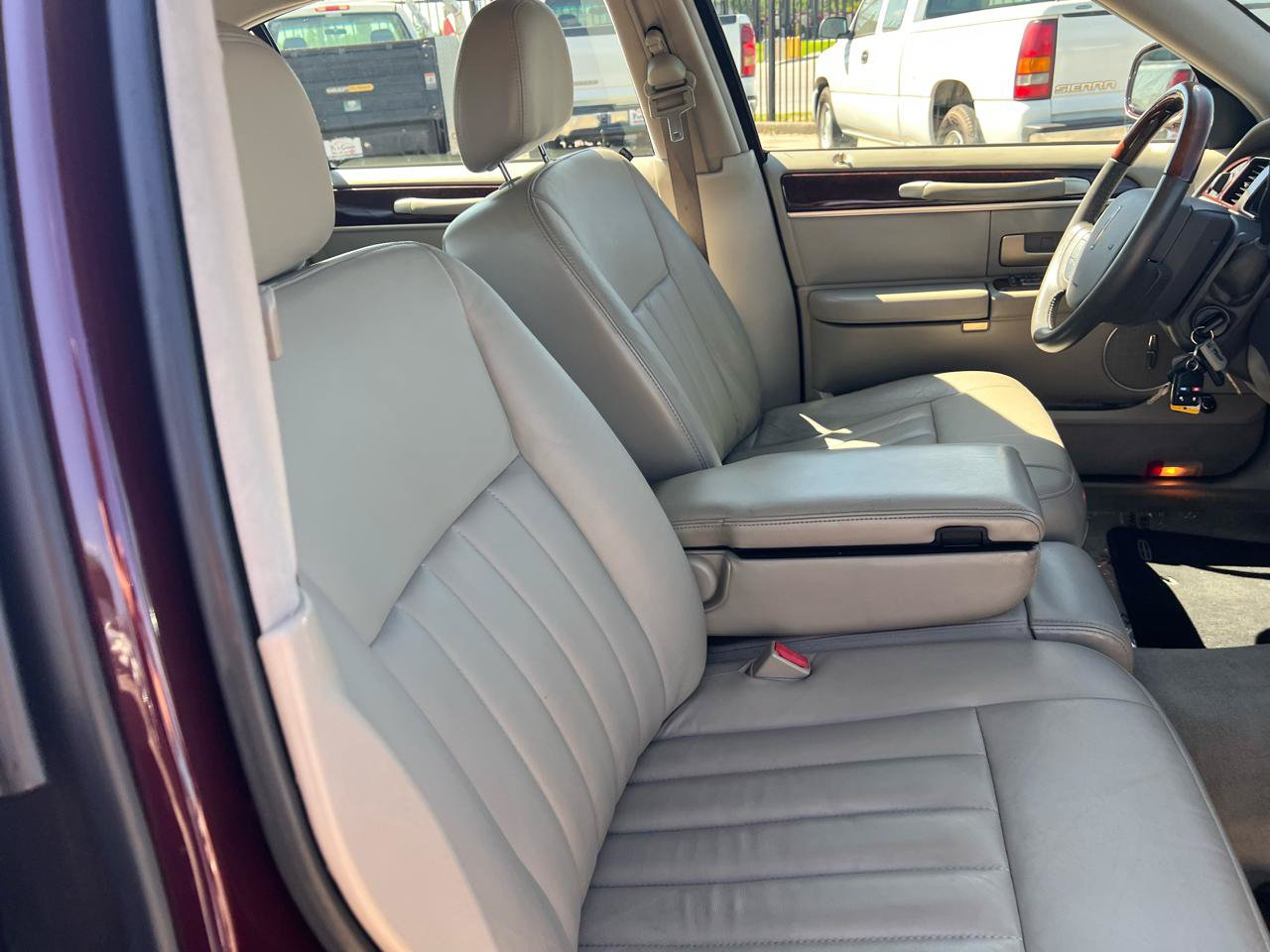 Used 2006 Lincoln Town Car Signature RWD image 87