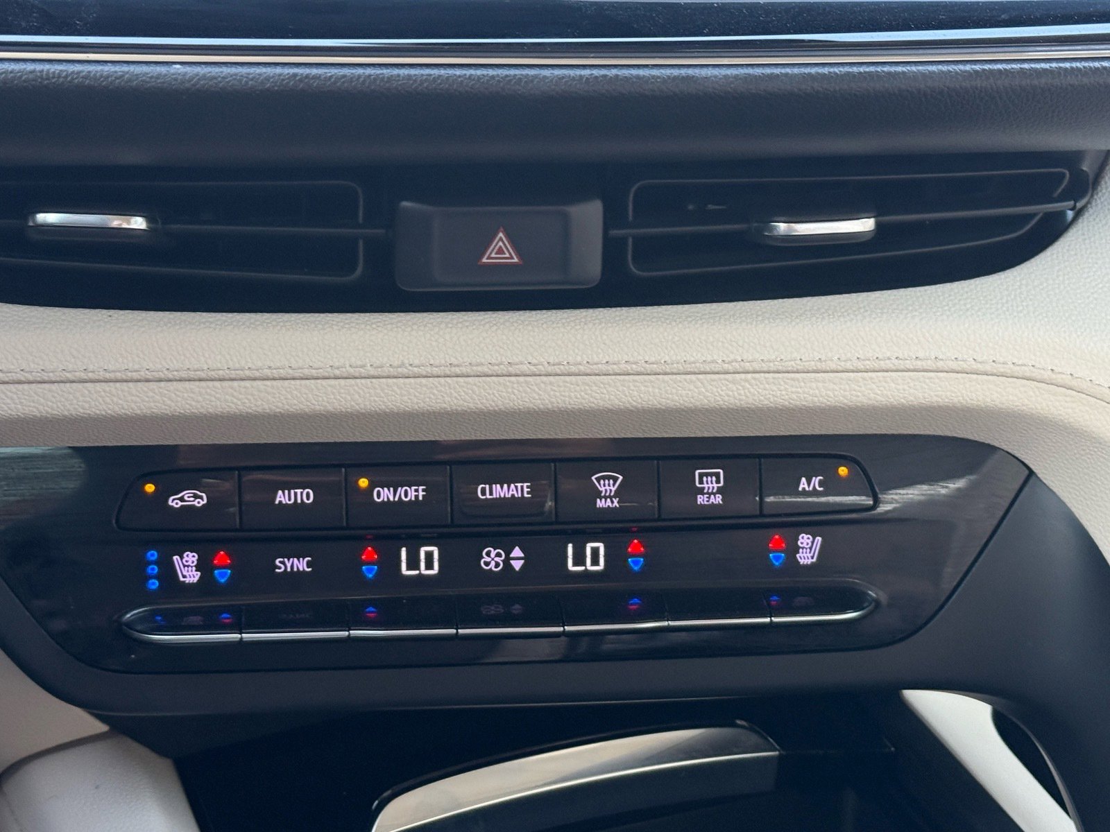 Used 2022 Buick Envision Avenir w/ Technology Package II image 23