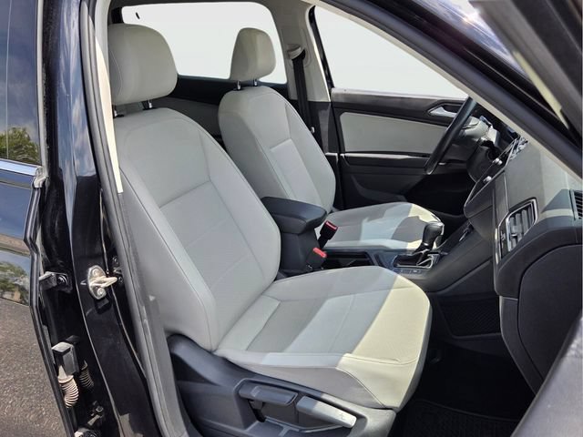 Used 2018 Volkswagen Tiguan SEL FWD image 17