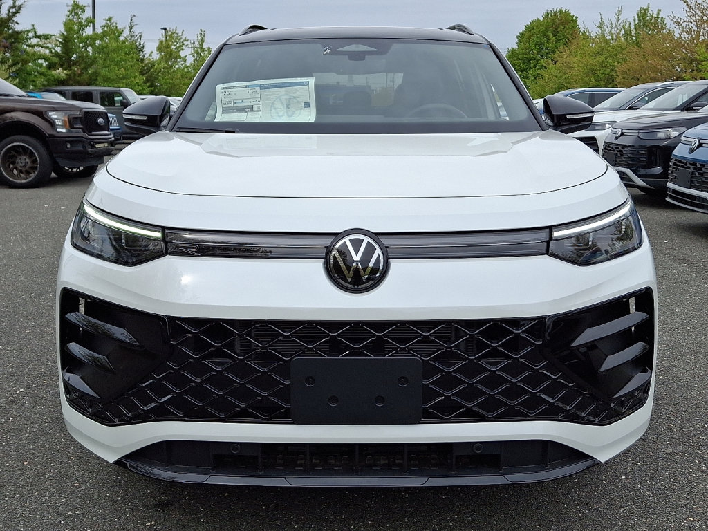 New 2026 Volkswagen Tiguan SE R-Line AWD/4WD image 2