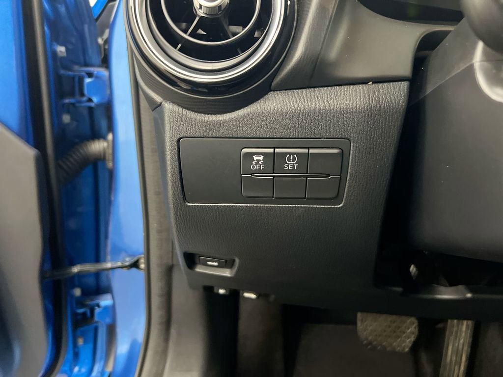 Used 2019 Toyota Yaris XLE image 18