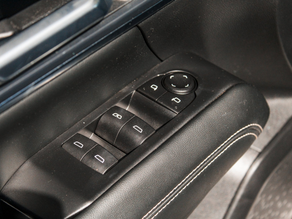 Used 2025 GMC Terrain Elevation AWD/4WD image 9