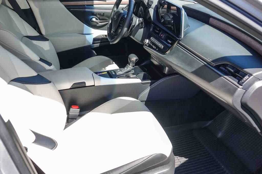 Used 2025 Lexus ES 300h w/ Premium Package FWD image 15