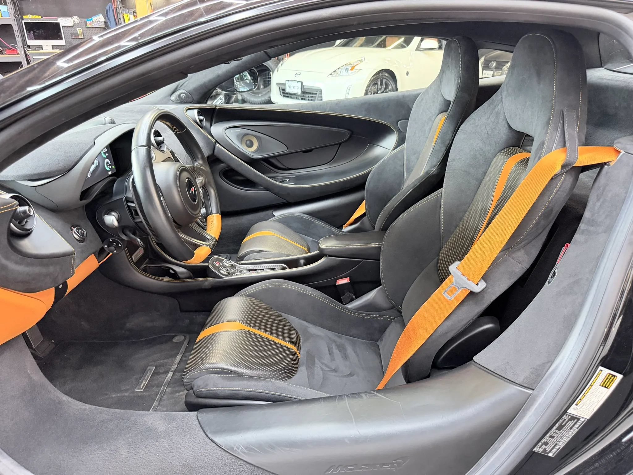 Used 2017 McLaren 570S Coupe RWD image 9