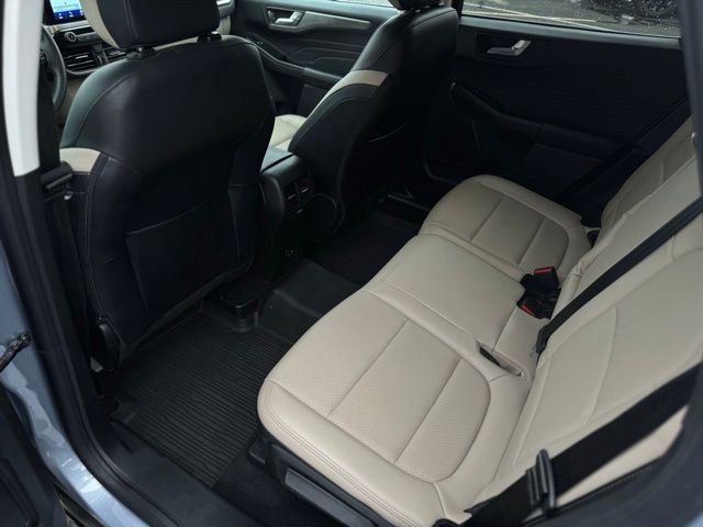 Used 2022 Ford Escape Titanium w/ Class II Trailer Tow Package image 19