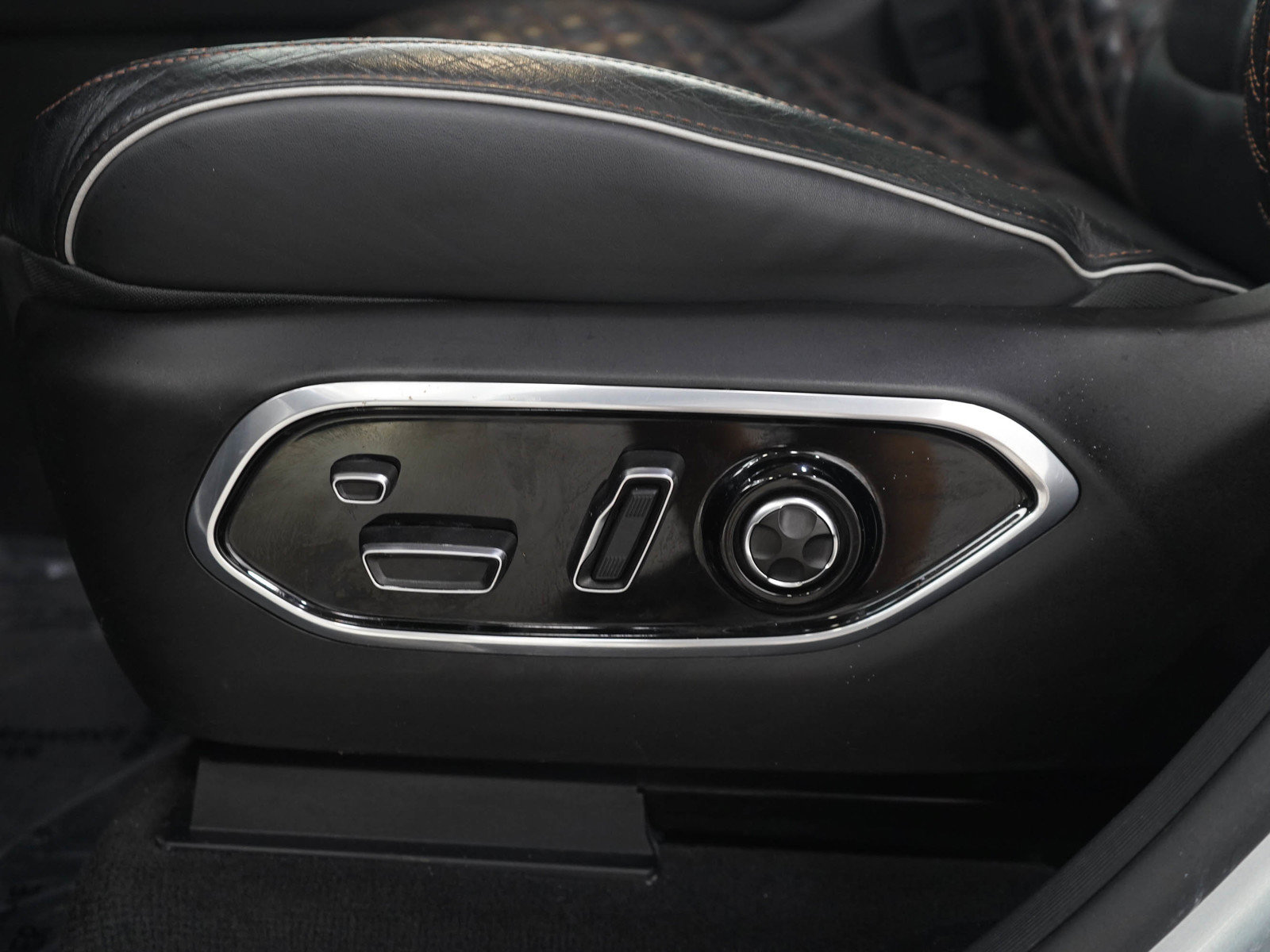 Used 2023 Jeep Grand Cherokee L Summit AWD/4WD image 25