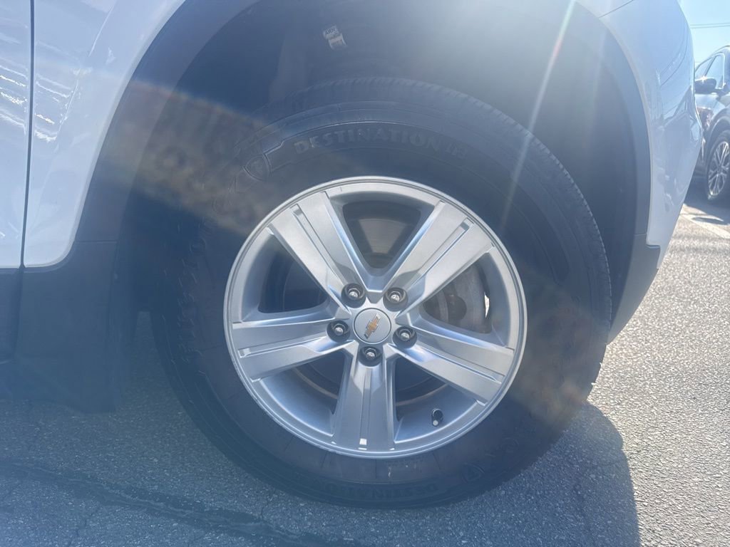 Used 2020 Chevrolet Trax LS w/ Tint and Cruise Package AWD/4WD image 14
