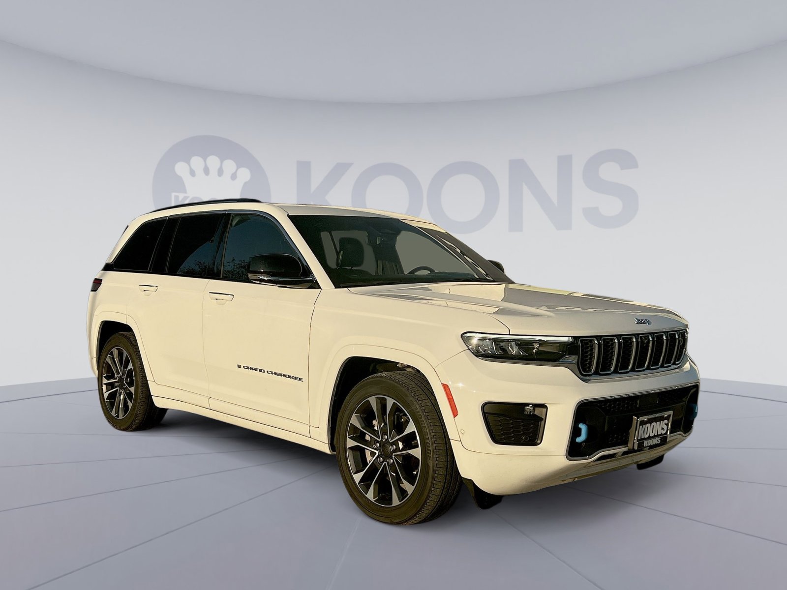 Used 2022 Jeep Grand Cherokee Overland w/ Advanced Protech Group III image 10